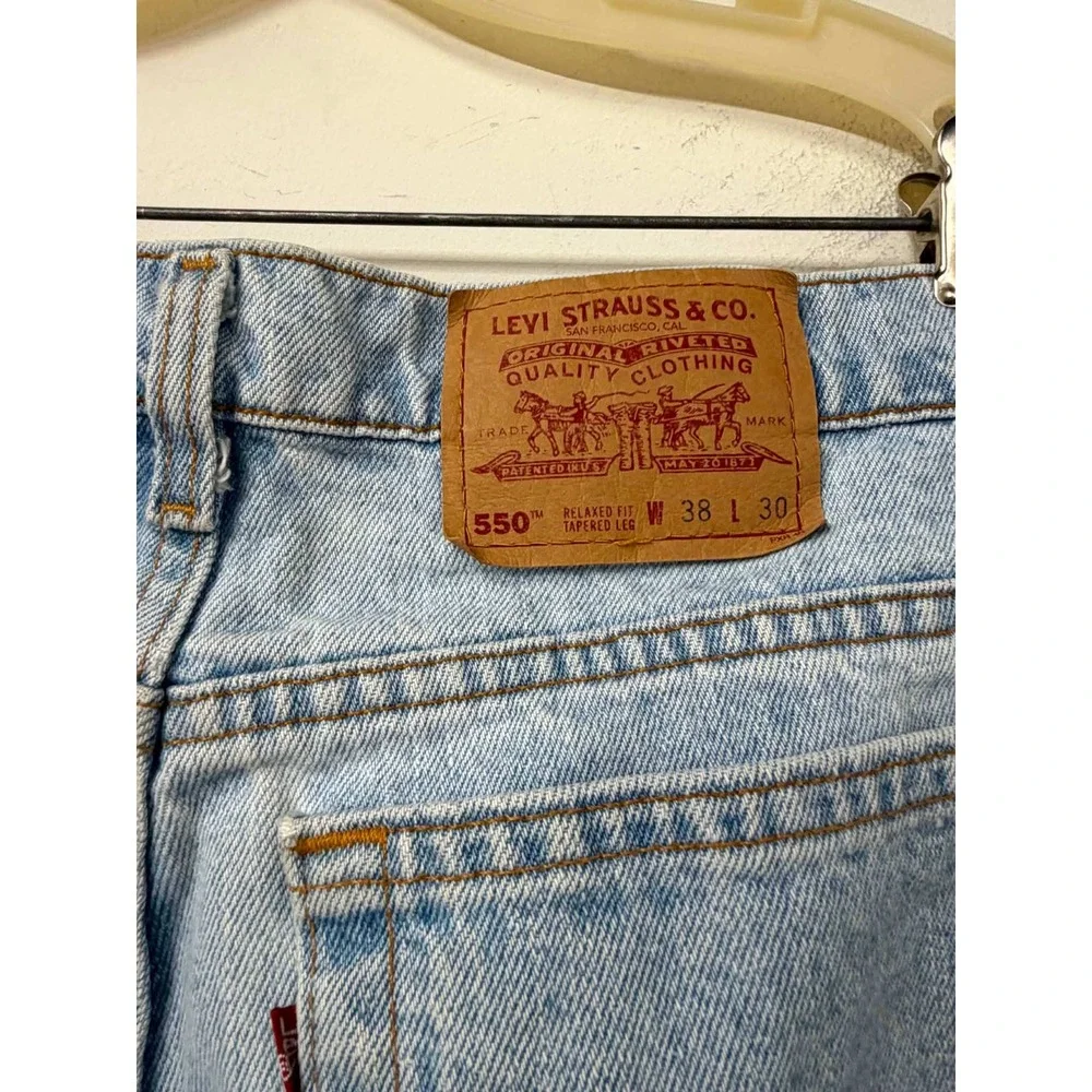 Vtg Levis 550 Relaxed Fit Tapered Leg Jeans Light Wash Mens 38x30 Made in USA